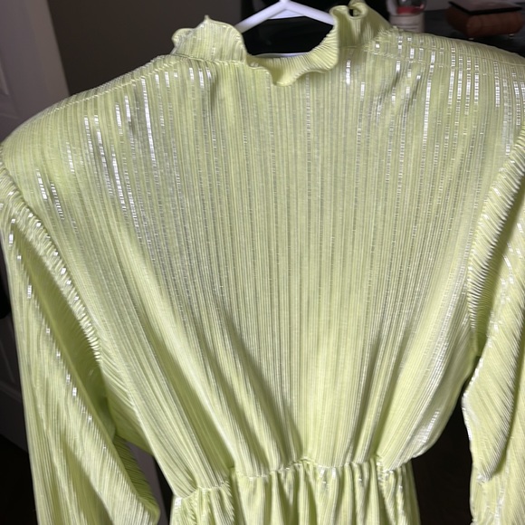 Rotate like green dress - Picture 5 of 5